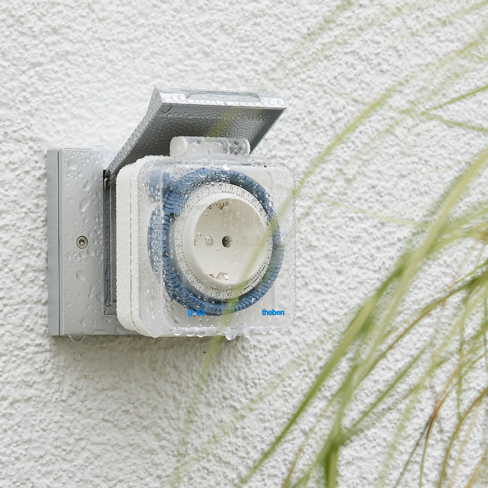 theben-timer 26 IP 44 Steckdosen-Zeitschaltuhr analog außen, Tagesprogramm, 400 W LED 0260855